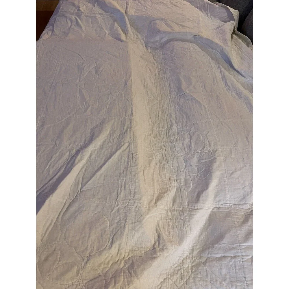 Vintage 1970-1980’s Flower Appliqué Hand Sewn Quilt 82x94”